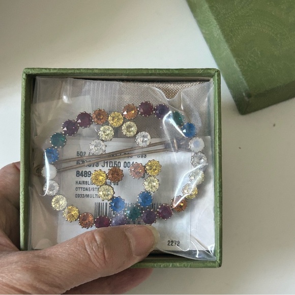 NWT Authentic Gucci Gold-Tone Logo Brooch Rainbow Color Gemstones - Picture 1 of 5